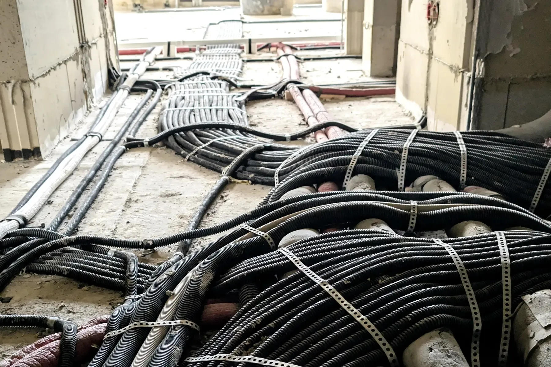 Bodenhöhen ausgleichen – INNOTECH Sonderlösungen